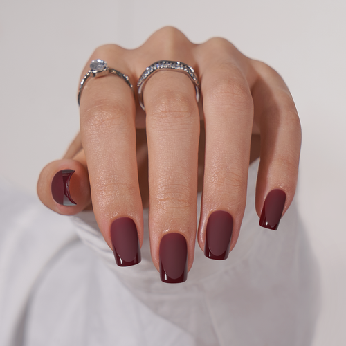 Fixon elegant press-on nails worn on hand
