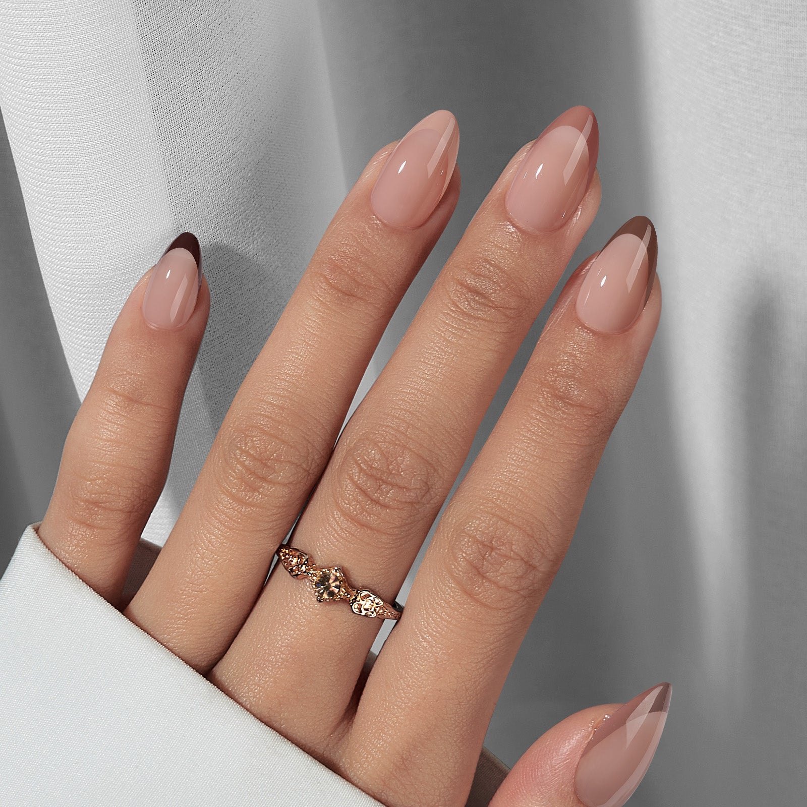 Fixon elegant press-on nails worn on hand 