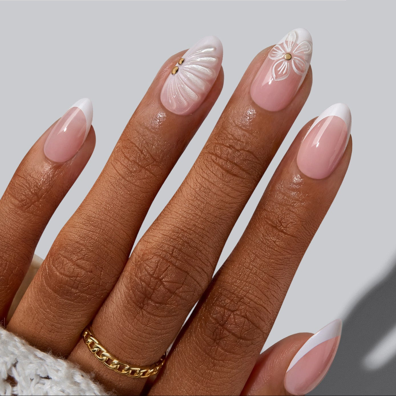 Fixon feminine pink press-on nails with cute touch