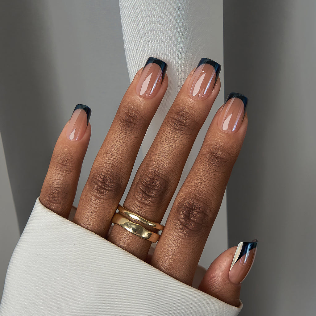 Fixon black press-on nails with high-gloss finish